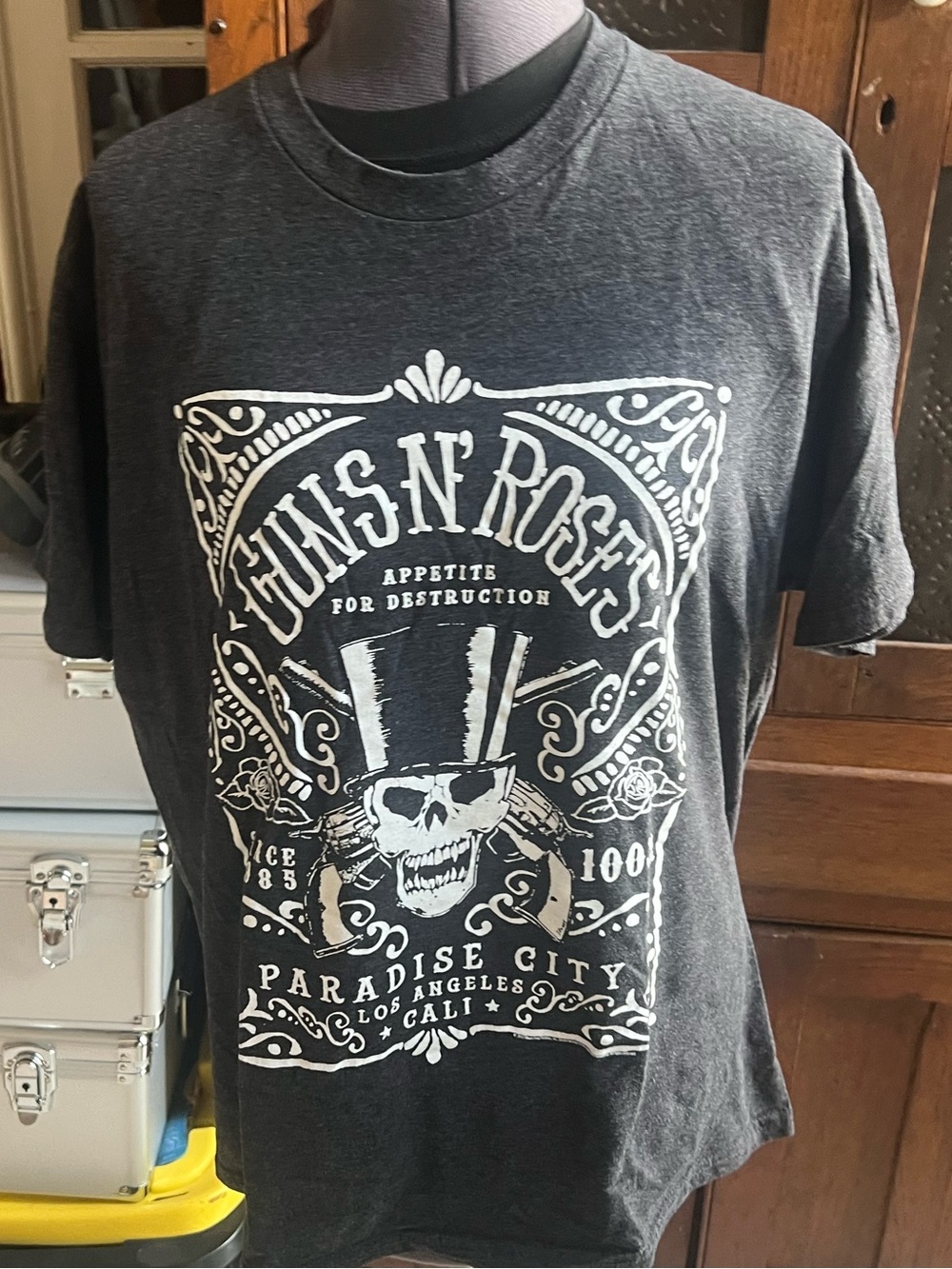 Guns and rose Logo Shirt by bravado size L